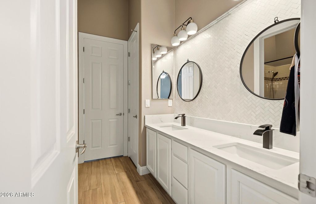 Image 35 of property listing at 1529 W LAUREL GREENS Court, Phoenix, AZ 85086