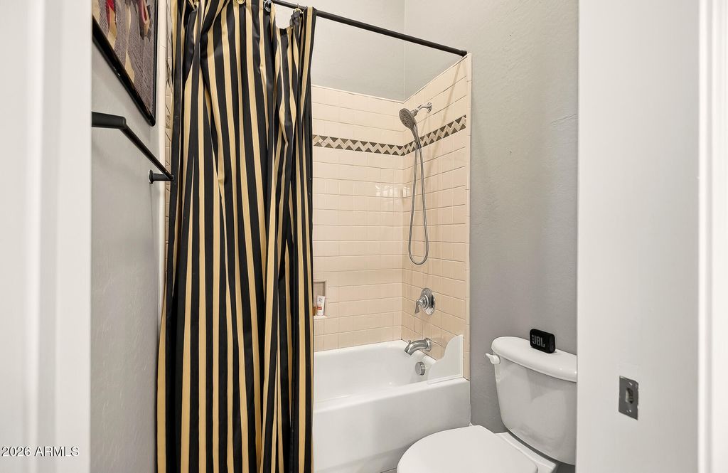 Image 36 of property listing at 1529 W LAUREL GREENS Court, Phoenix, AZ 85086