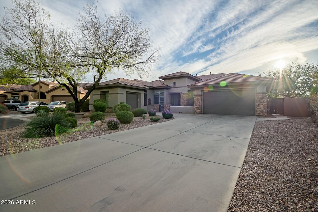 Image 7 of property listing at 1529 W LAUREL GREENS Court, Phoenix, AZ 85086
