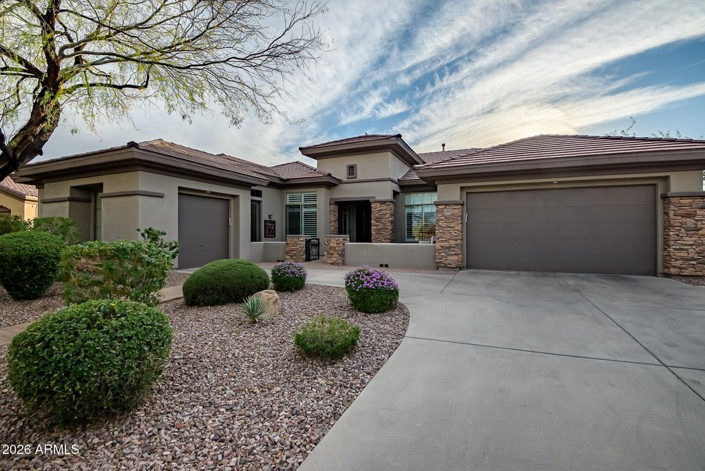 Image 8 of property listing at 1529 W LAUREL GREENS Court, Phoenix, AZ 85086