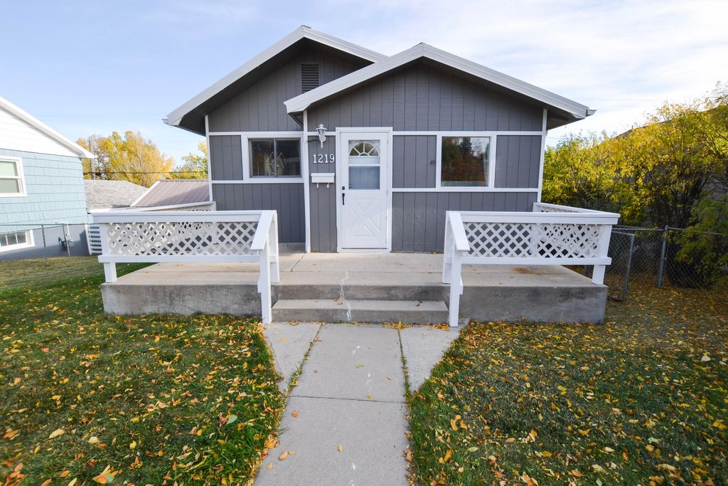 1219 W Water Street, Lewistown, MT 59457 photo 2