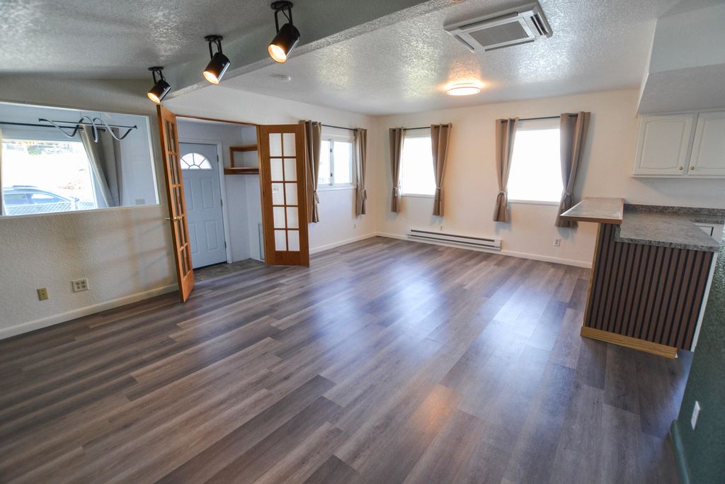1219 W Water Street, Lewistown, MT 59457 photo 3