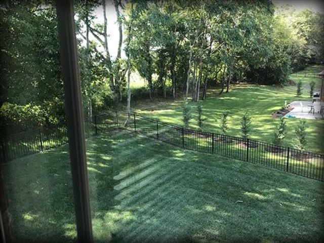 1381 Round Hill Ln, Spring Hill, TN 37174