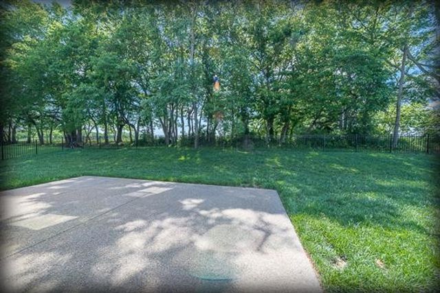 1381 Round Hill Ln, Spring Hill, TN 37174