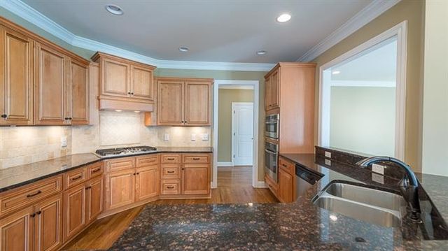 1381 Round Hill Ln, Spring Hill, TN 37174