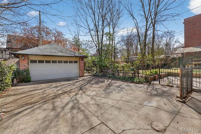 742 Yale Avenue, University City, MO 63130