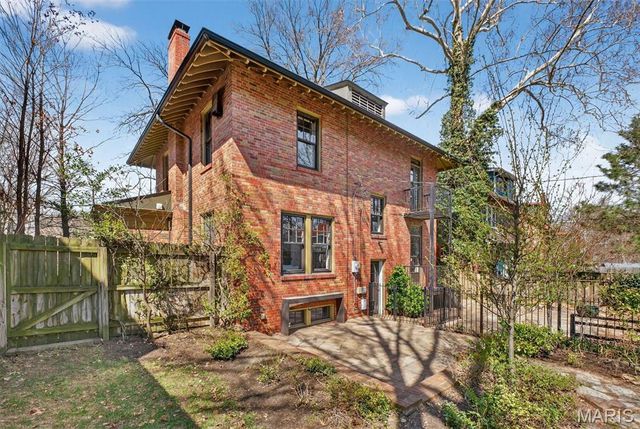 742 Yale Avenue, University City, MO 63130