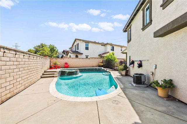 7925 Hemingway Court, Fontana, CA 92336
