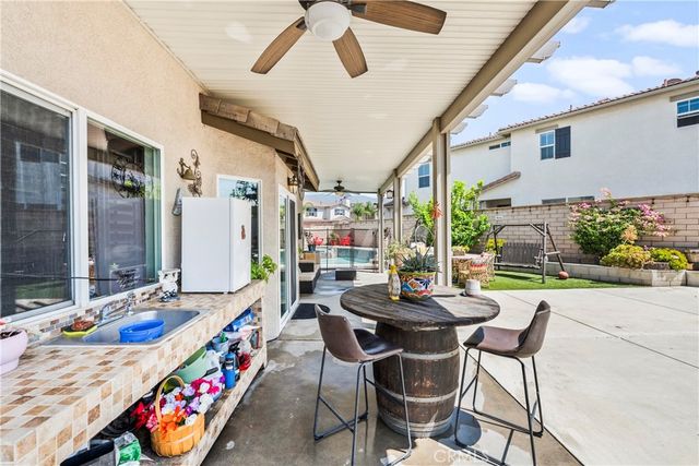 7925 Hemingway Court, Fontana, CA 92336