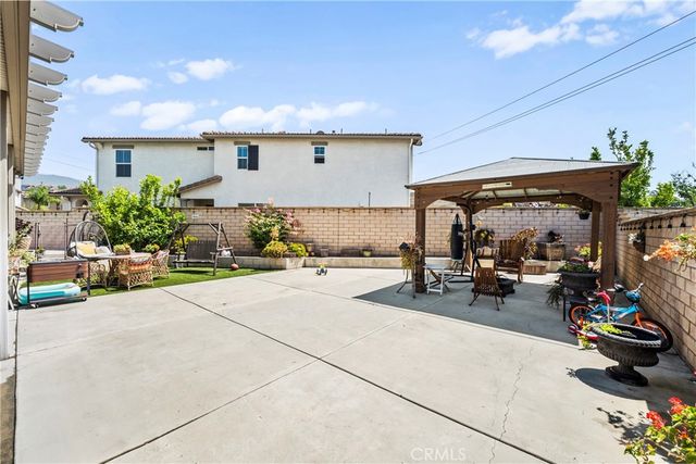 7925 Hemingway Court, Fontana, CA 92336