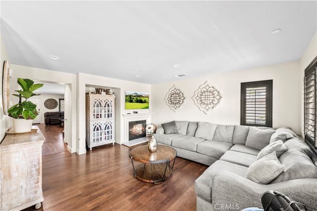 7925 Hemingway Court, Fontana, CA 92336