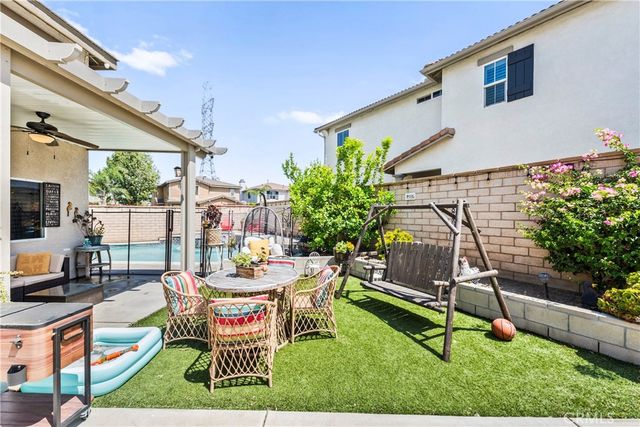 7925 Hemingway Court, Fontana, CA 92336