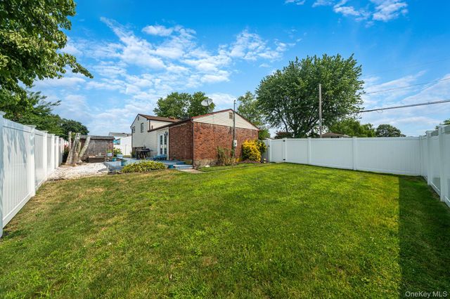 336 W 23rd Street, Deer Park, NY 11729