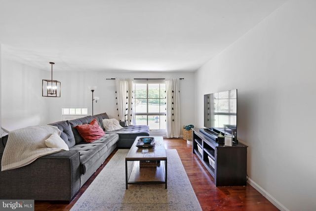 105 S SAINT PAUL ST, Hamilton, VA 20158