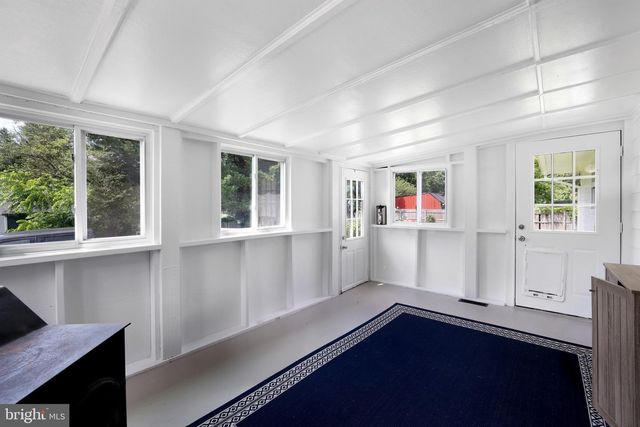 105 S SAINT PAUL ST, Hamilton, VA 20158