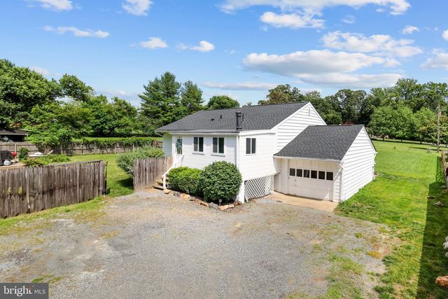 105 S SAINT PAUL ST, Hamilton, VA 20158