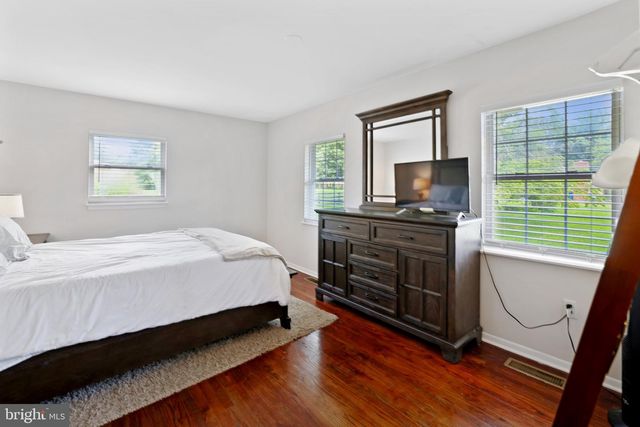 105 S SAINT PAUL ST, Hamilton, VA 20158