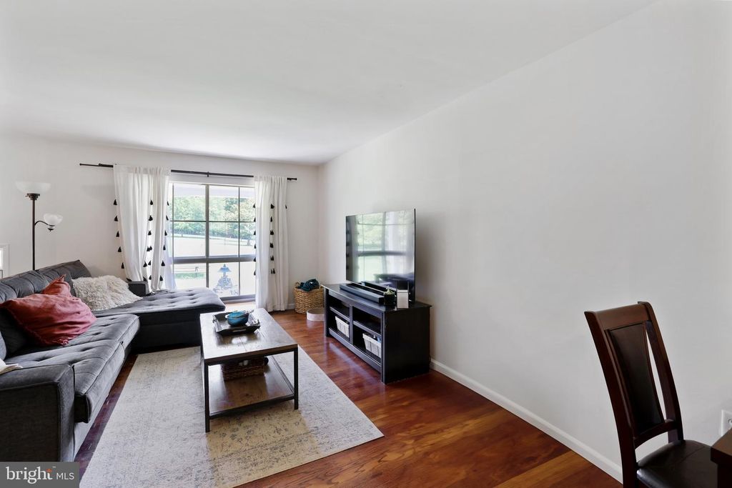 105 S SAINT PAUL ST, Hamilton, VA 20158