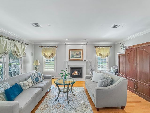 97 Windkist Farm Rd, North Andover, MA 01845