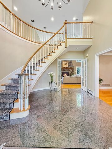 97 Windkist Farm Rd, North Andover, MA 01845