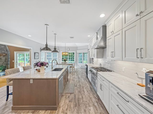 97 Windkist Farm Rd, North Andover, MA 01845