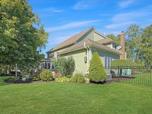 97 Windkist Farm Rd, North Andover, MA 01845