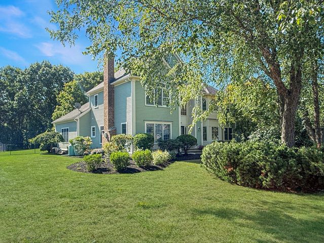 97 Windkist Farm Rd, North Andover, MA 01845