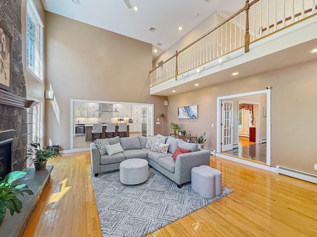 97 Windkist Farm Rd, North Andover, MA 01845