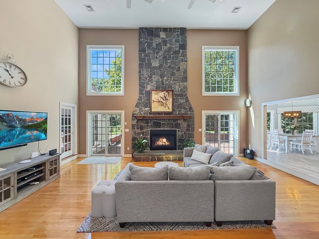 97 Windkist Farm Rd, North Andover, MA 01845