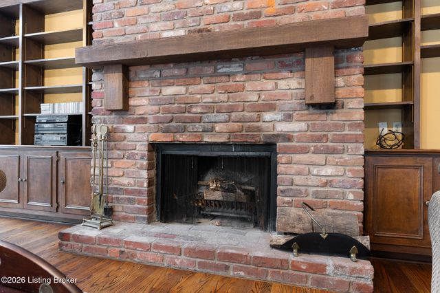 202 Sequoya Rd, Louisville, KY 40207