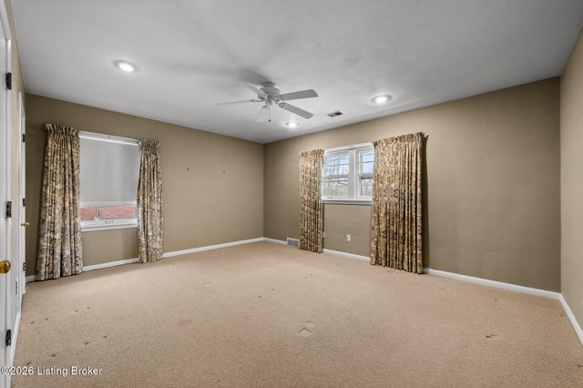 202 Sequoya Rd, Louisville, KY 40207