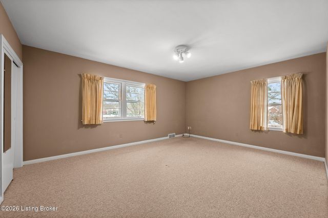 202 Sequoya Rd, Louisville, KY 40207