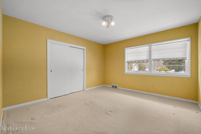 202 Sequoya Rd, Louisville, KY 40207