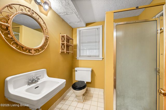 202 Sequoya Rd, Louisville, KY 40207