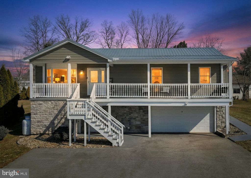 14 WADSWORTH DR, East Berlin, PA 17316