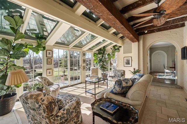 8 Ridgewood Street, Ladue, MO 63124