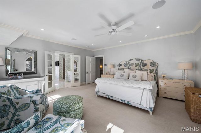 8 Ridgewood Street, Ladue, MO 63124