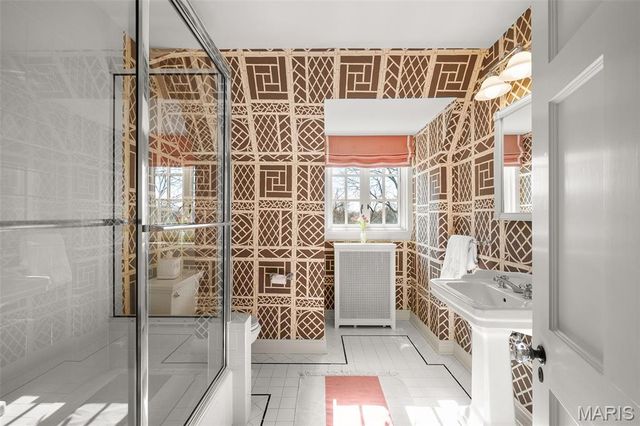 8 Ridgewood Street, Ladue, MO 63124