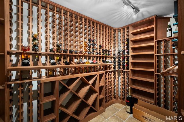 8 Ridgewood Street, Ladue, MO 63124