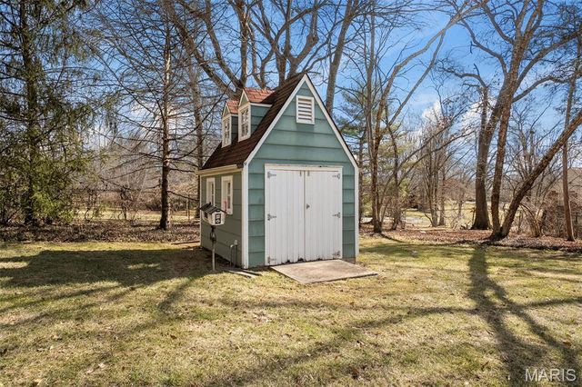 8 Ridgewood Street, Ladue, MO 63124