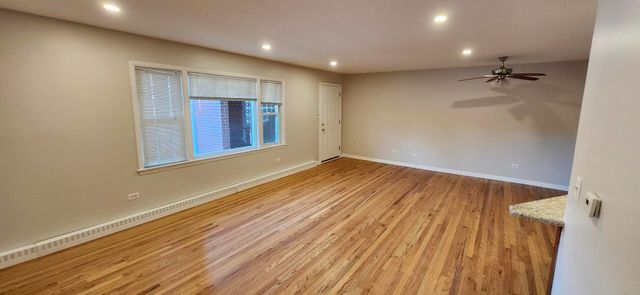 1113 Holiday Lane 6, Des Plaines, IL 60016