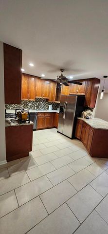 1113 Holiday Lane 6, Des Plaines, IL 60016