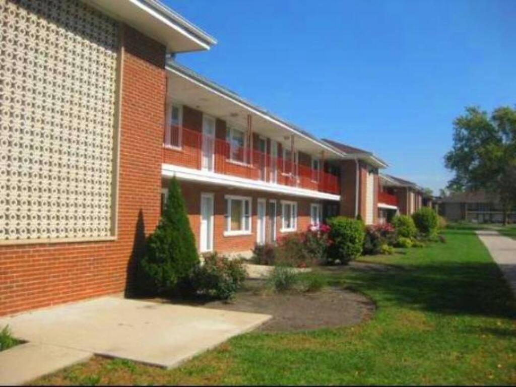 1113 Holiday Lane 6, Des Plaines, IL 60016