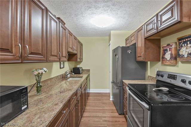 2880 N Bay Drive N10, Westlake, OH 44145