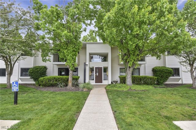 2880 N Bay Drive N10, Westlake, OH 44145