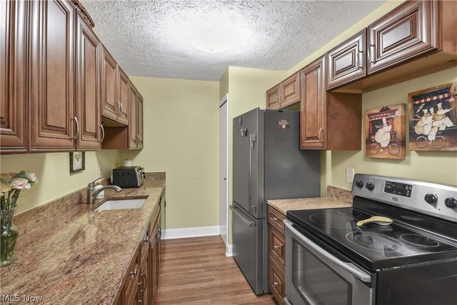 2880 N Bay Drive N10, Westlake, OH 44145
