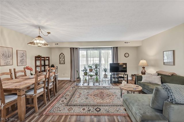 2880 N Bay Drive N10, Westlake, OH 44145