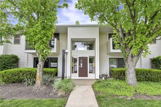 2880 N Bay Drive N10, Westlake, OH 44145
