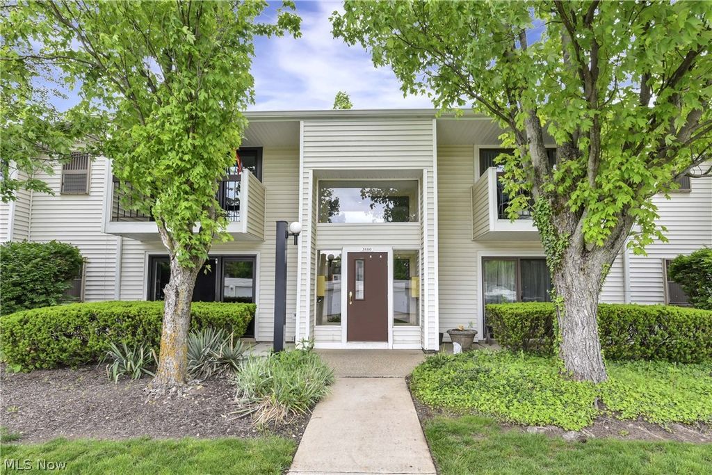 2880 N Bay Drive N10, Westlake, OH 44145