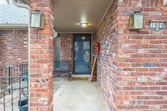 1909 W Oakridge Street, Broken Arrow, OK 74012